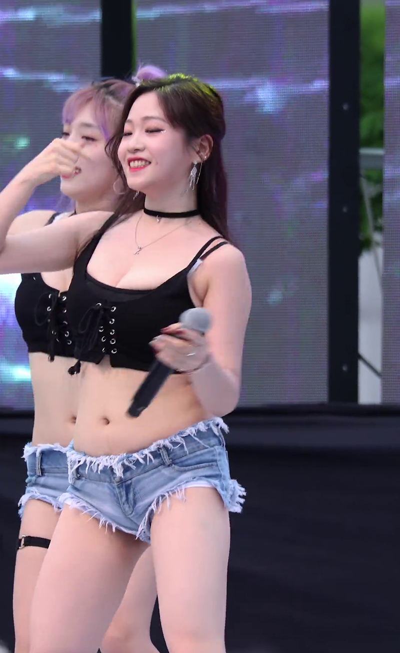 [饭拍]韩国女团Switch Berry(스위치베리) 米娜(민아)预览图 3
